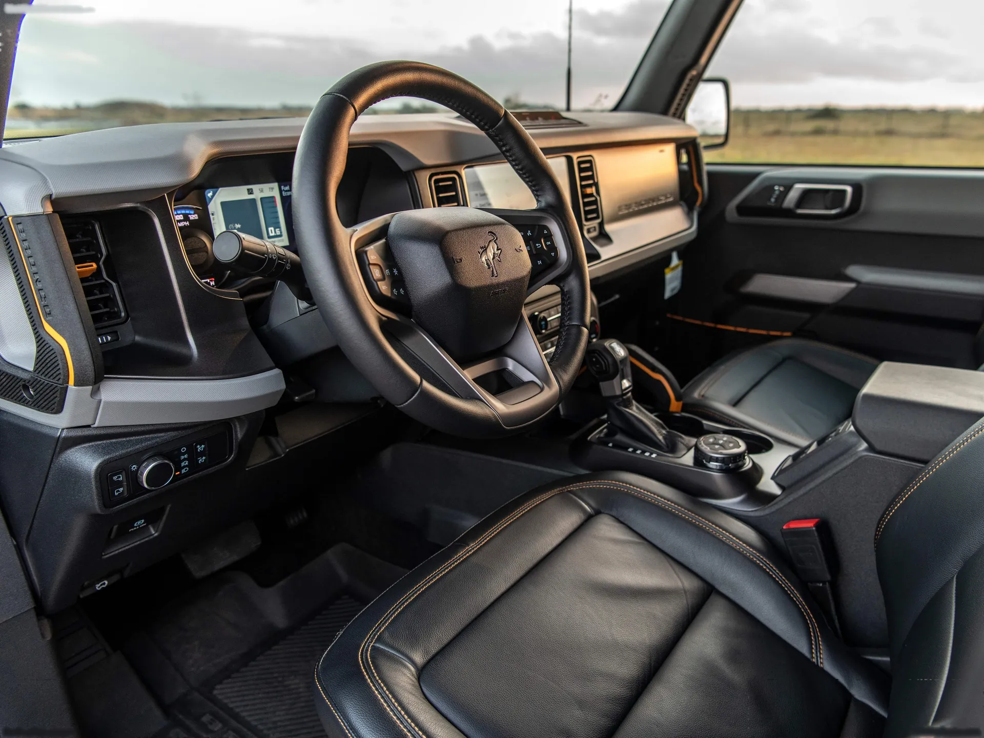 Hennessey VelociRaptor 400 Bronco (2022) – interiér
