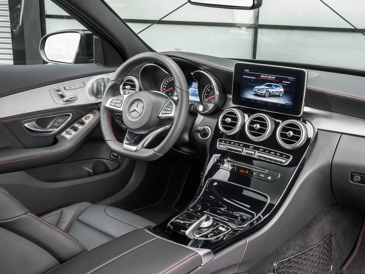 Mercedes-Benz C450 AMG 4Matic Estate (2016) – interiér