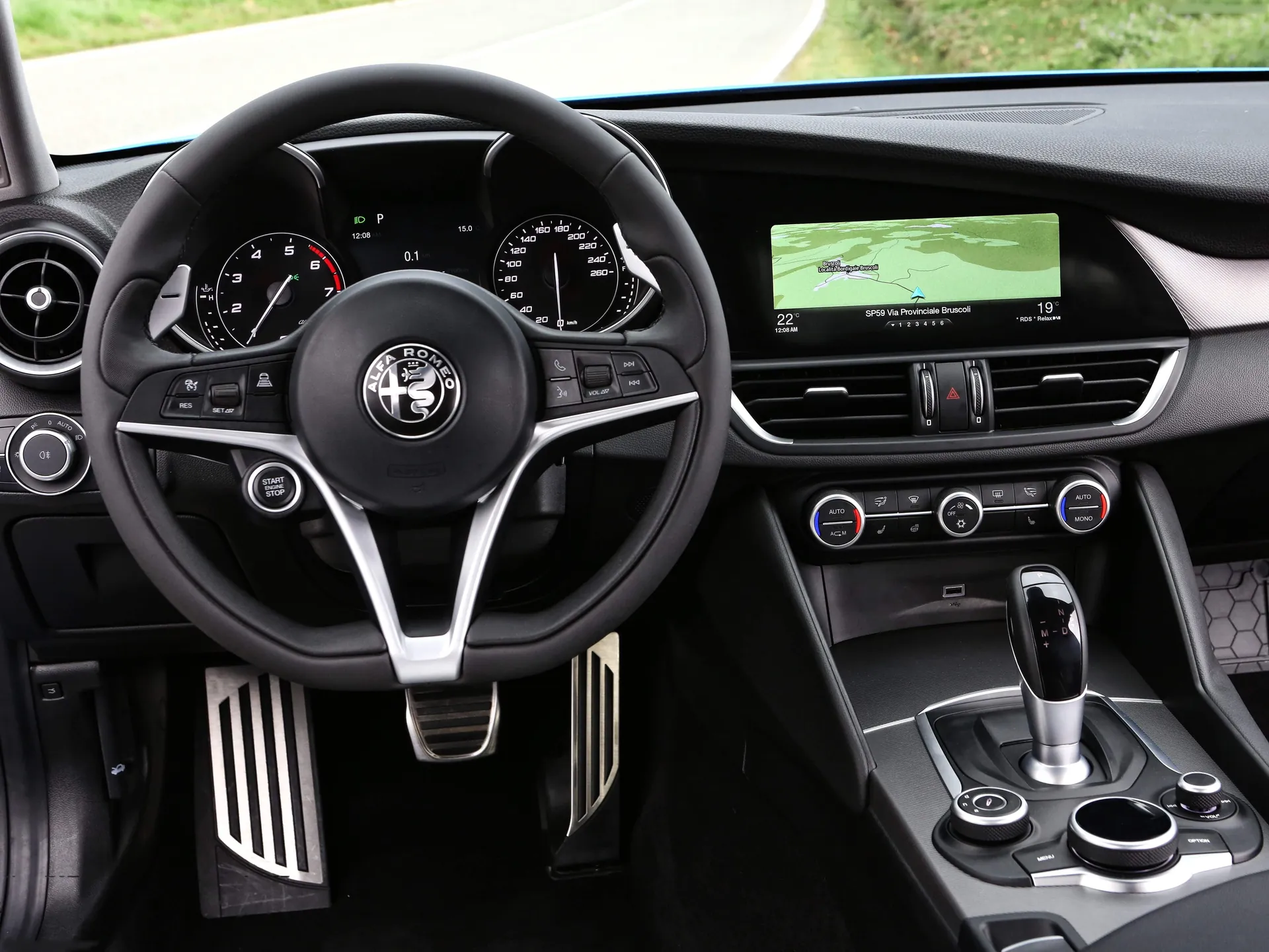 Alfa Romeo Giulia Veloce (2017) – interiér