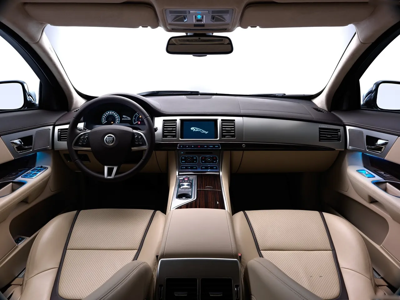 Jaguar XF Sportbrake (2013) – interiér