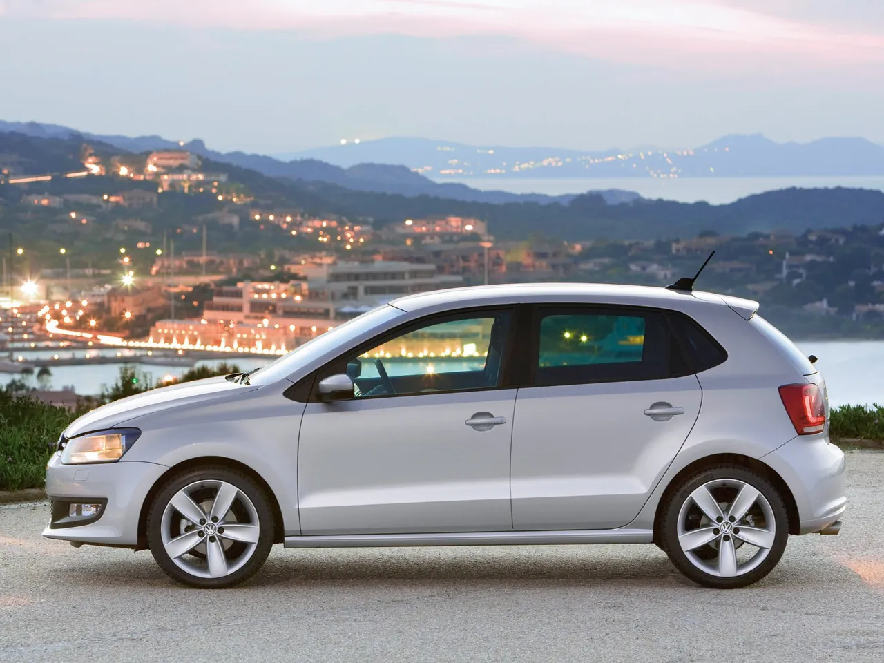 Volkswagen Polo (2010) - Side Profile