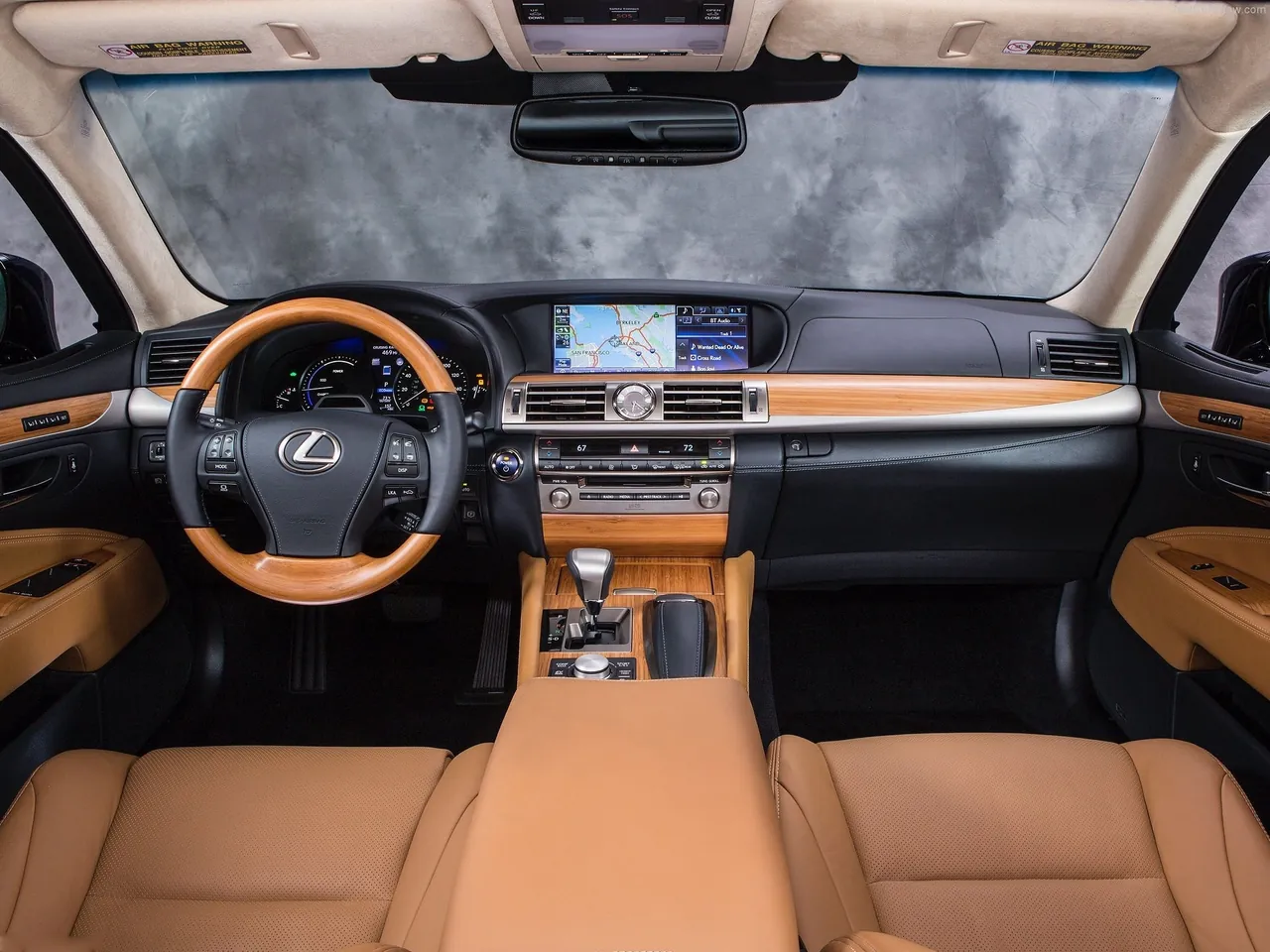 Lexus LS 600h L (2013) – interiér