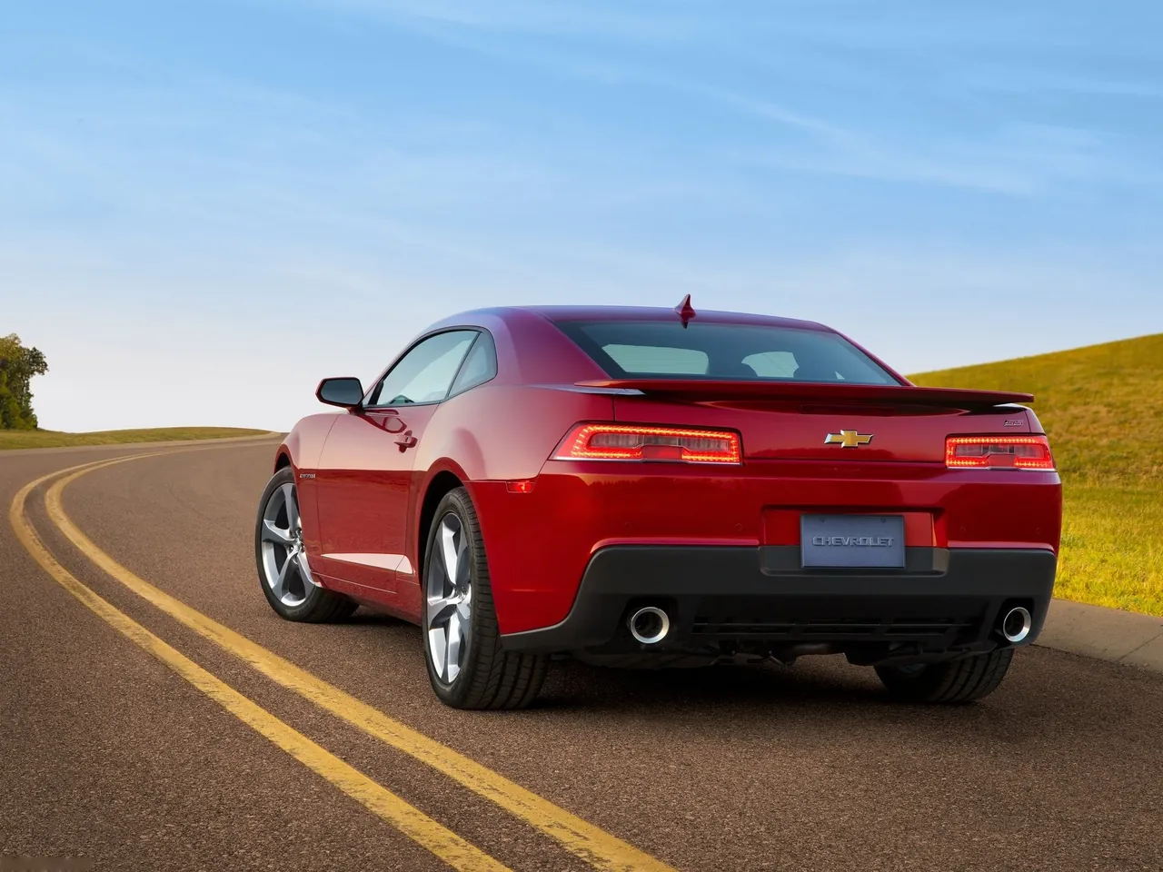 Chevrolet Camaro SS (2014) – zadní tříčtvrteční pohled