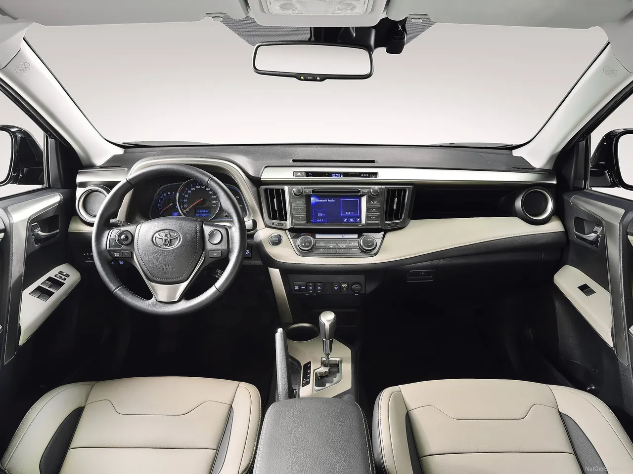 Toyota RAV4 Premium Concept (2013) – interiér