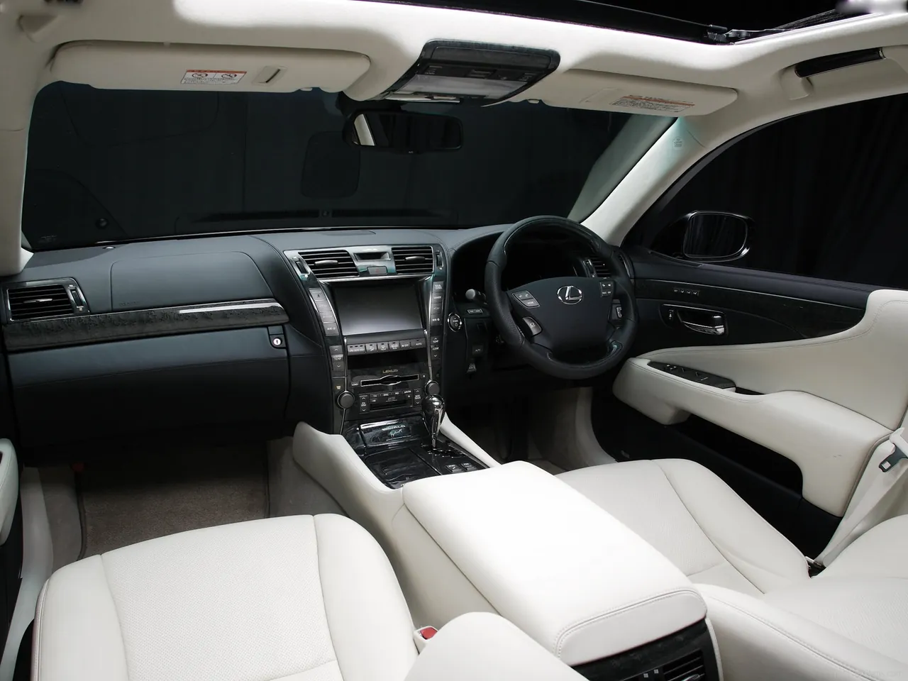 Wald Lexus LS (2007) – interiér