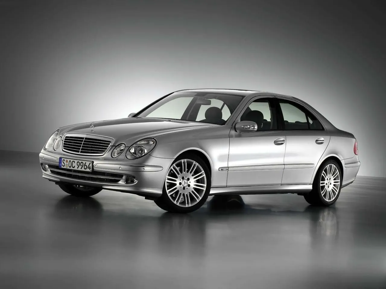 Mercedes-Benz E350 with Sports Equipment (2005)