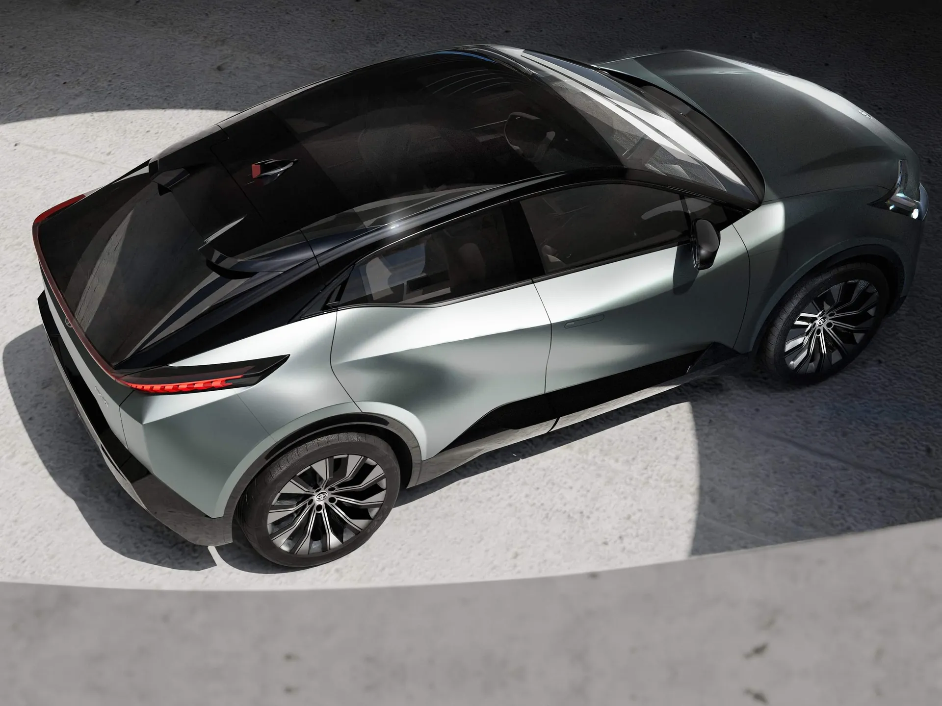 Toyota bZ Compact SUV Concept (2022) – zadní tříčtvrteční pohled