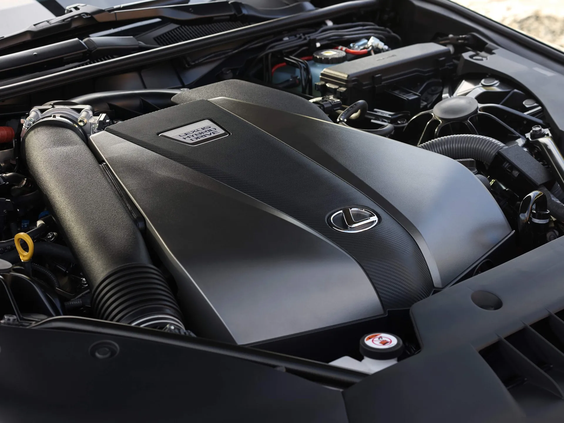 Lexus LC 500h (2018) – motorový prostor