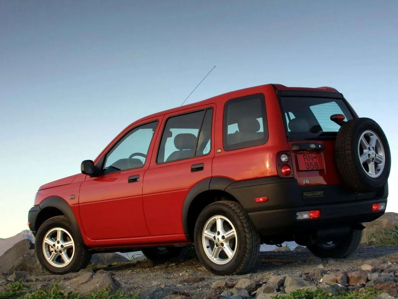 Land Rover Freelander (2002) - Rear Three-Quarter