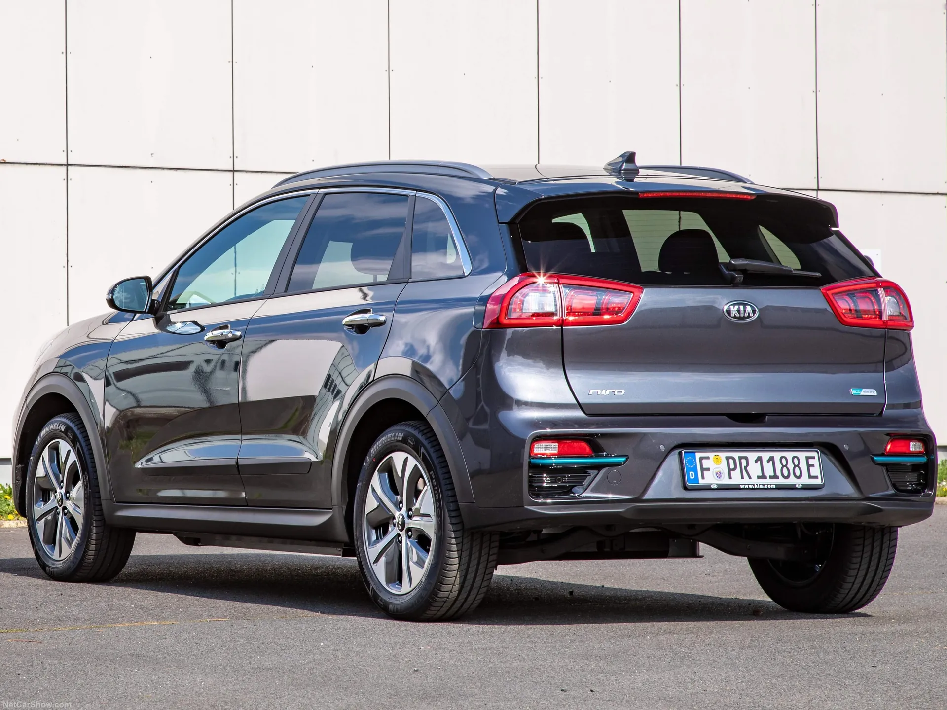 Kia e-Niro (2019) – zadní tříčtvrteční pohled