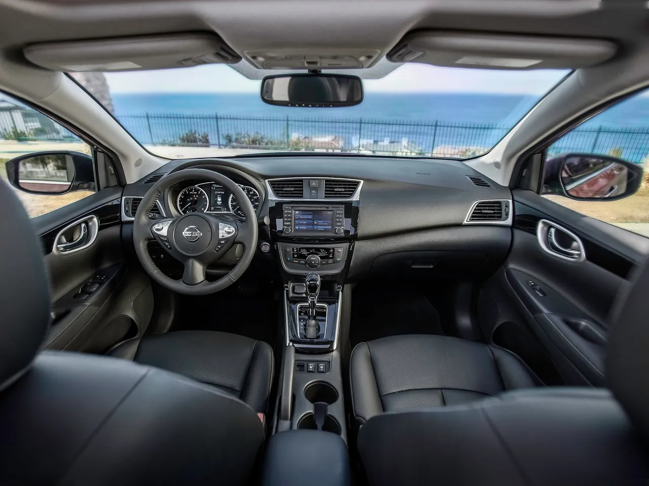 Nissan Sentra (2016) – interiér