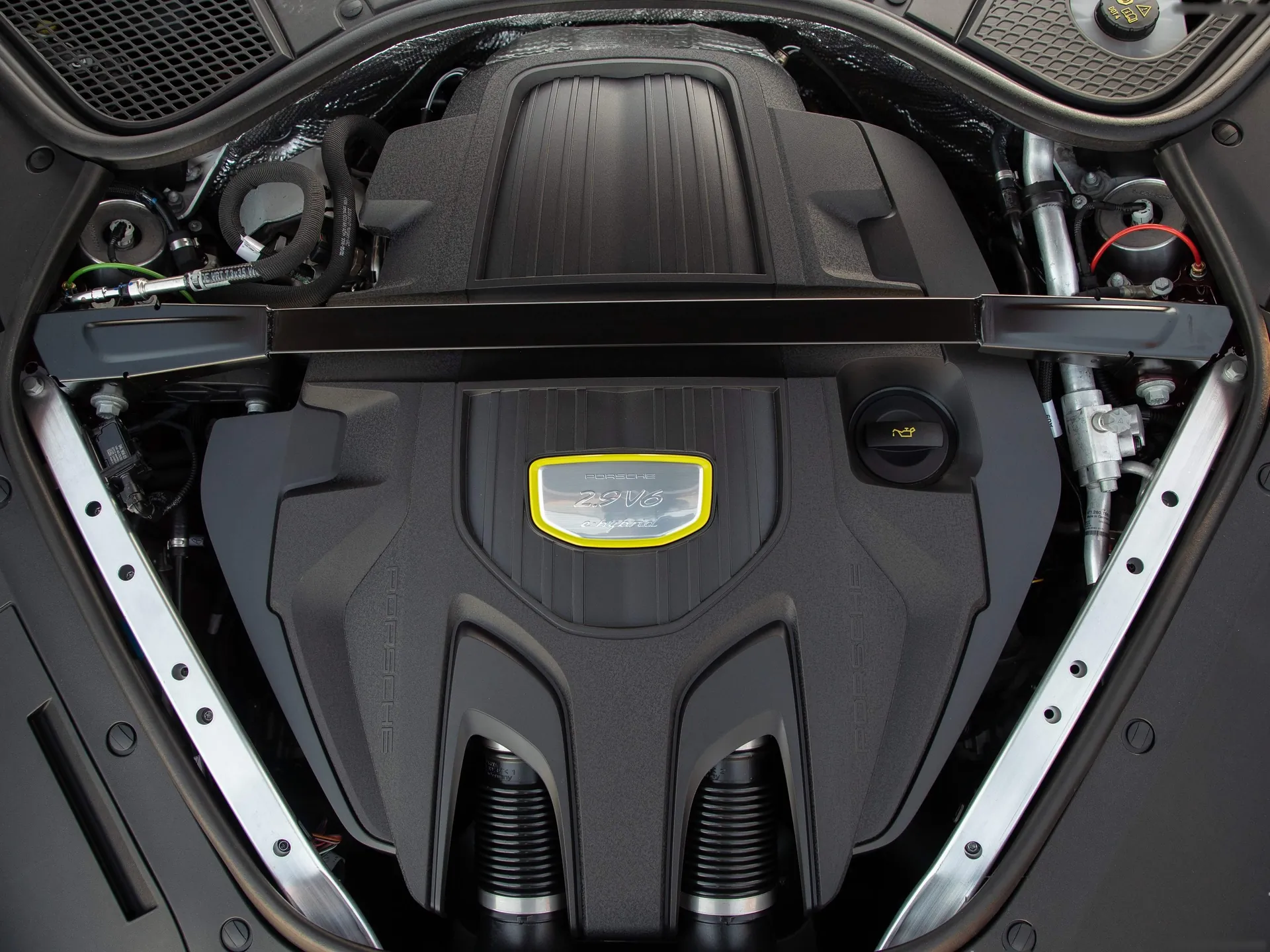Porsche Panamera 4 E-Hybrid Sport Turismo (2021) - Engine Bay
