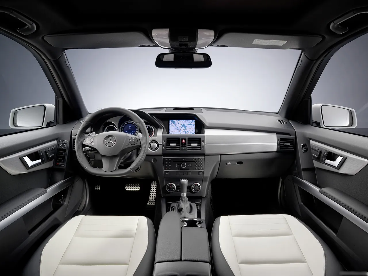 Mercedes-Benz GLK 350 4MATIC (2010) - Interior