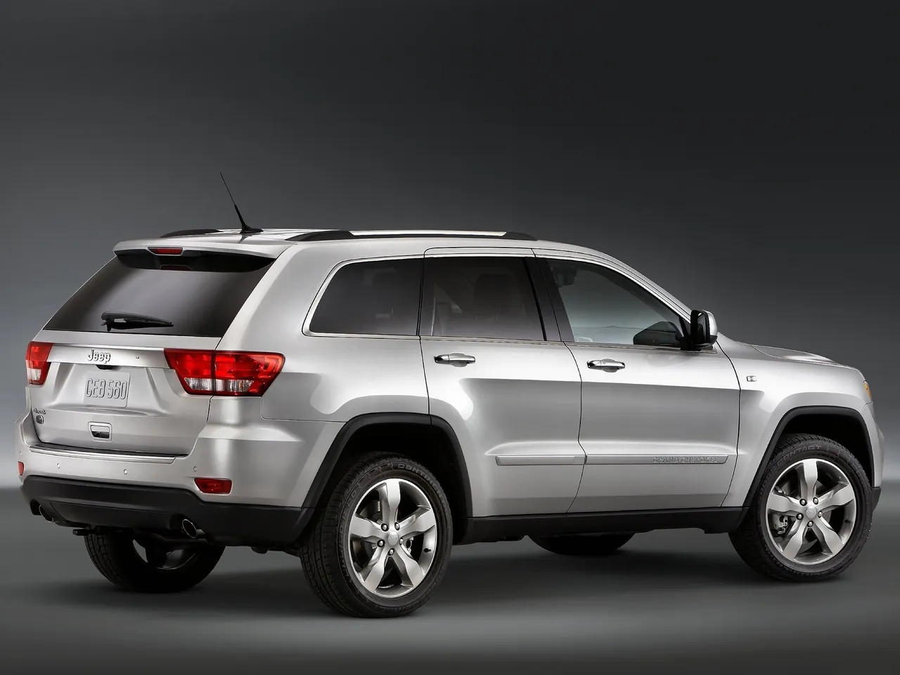 Jeep Grand Cherokee (2011) – zadní tříčtvrteční pohled