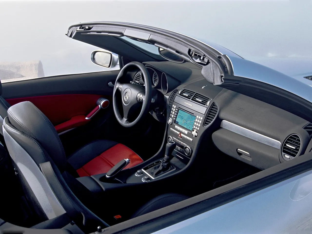 Mercedes-Benz SLK55 AMG (2005) - Interior