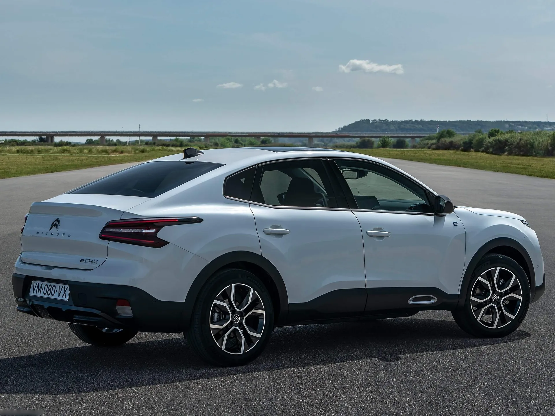Citroen C4 X (2023) – zadní tříčtvrteční pohled