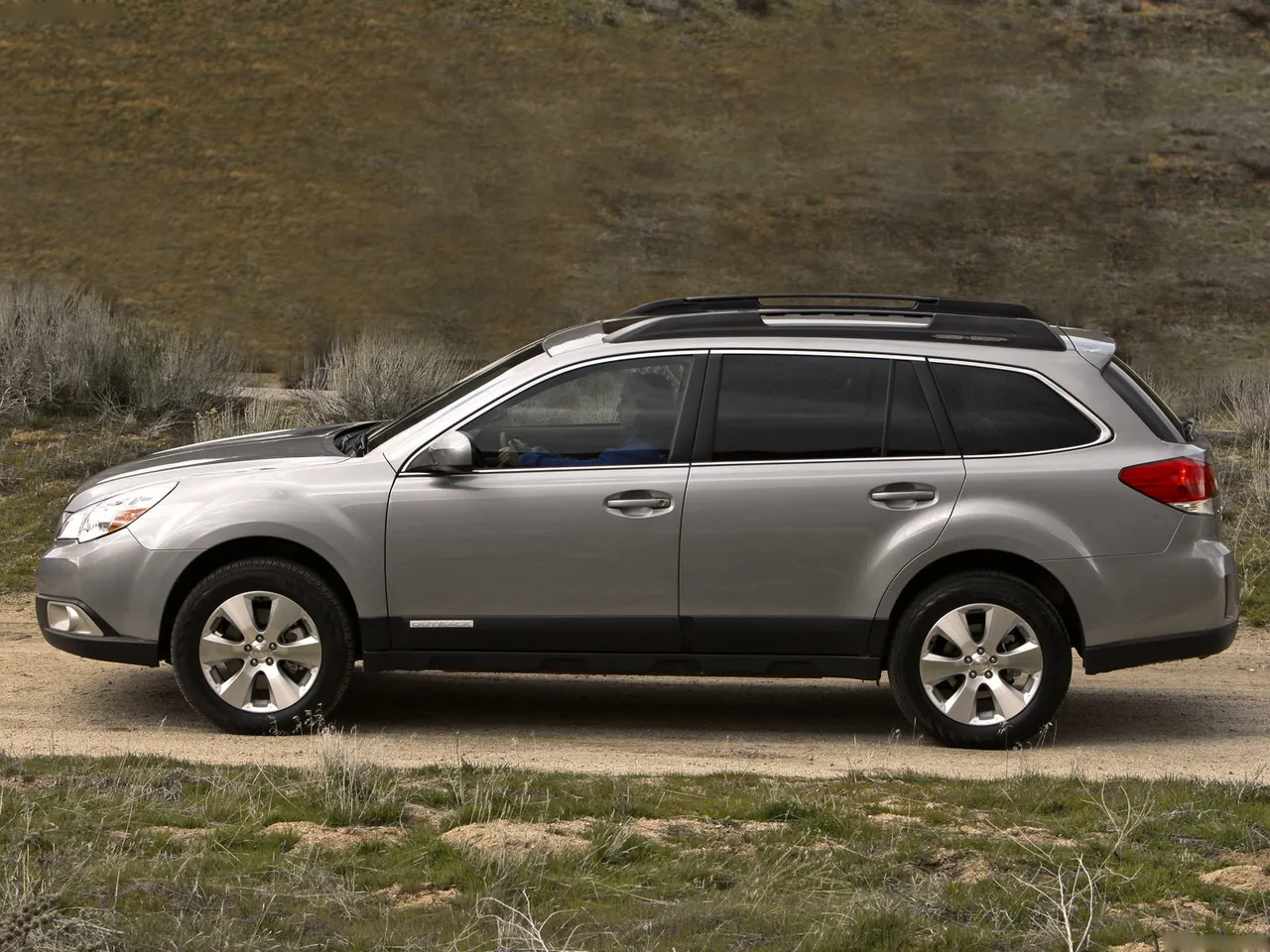 Subaru Outback (2010) – boční profil