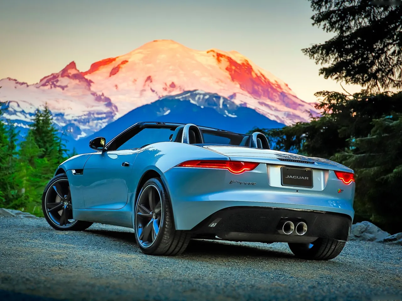 Jaguar F-Type (2014) – zadní tříčtvrteční pohled