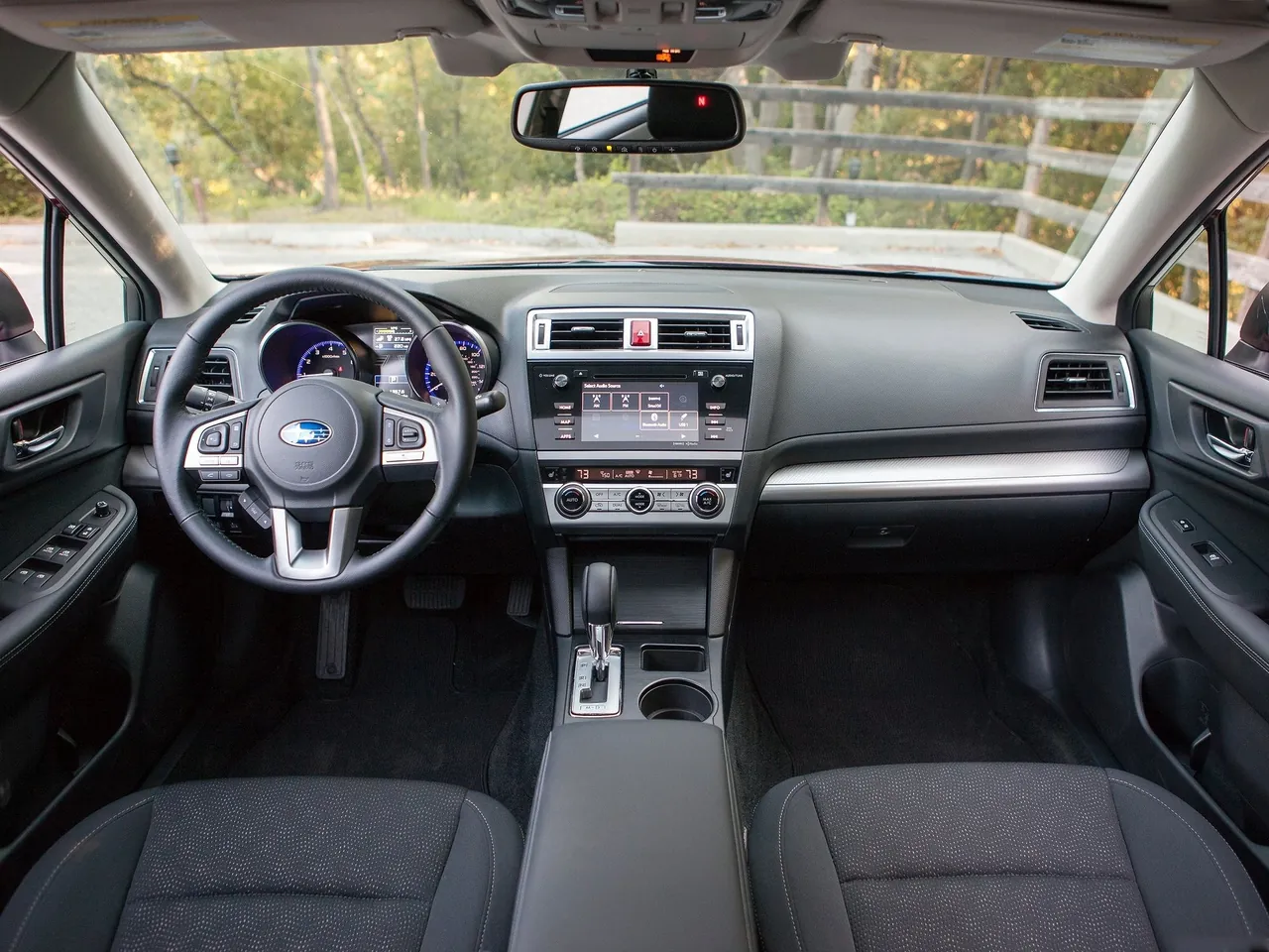 Subaru Legacy (2015) – interiér