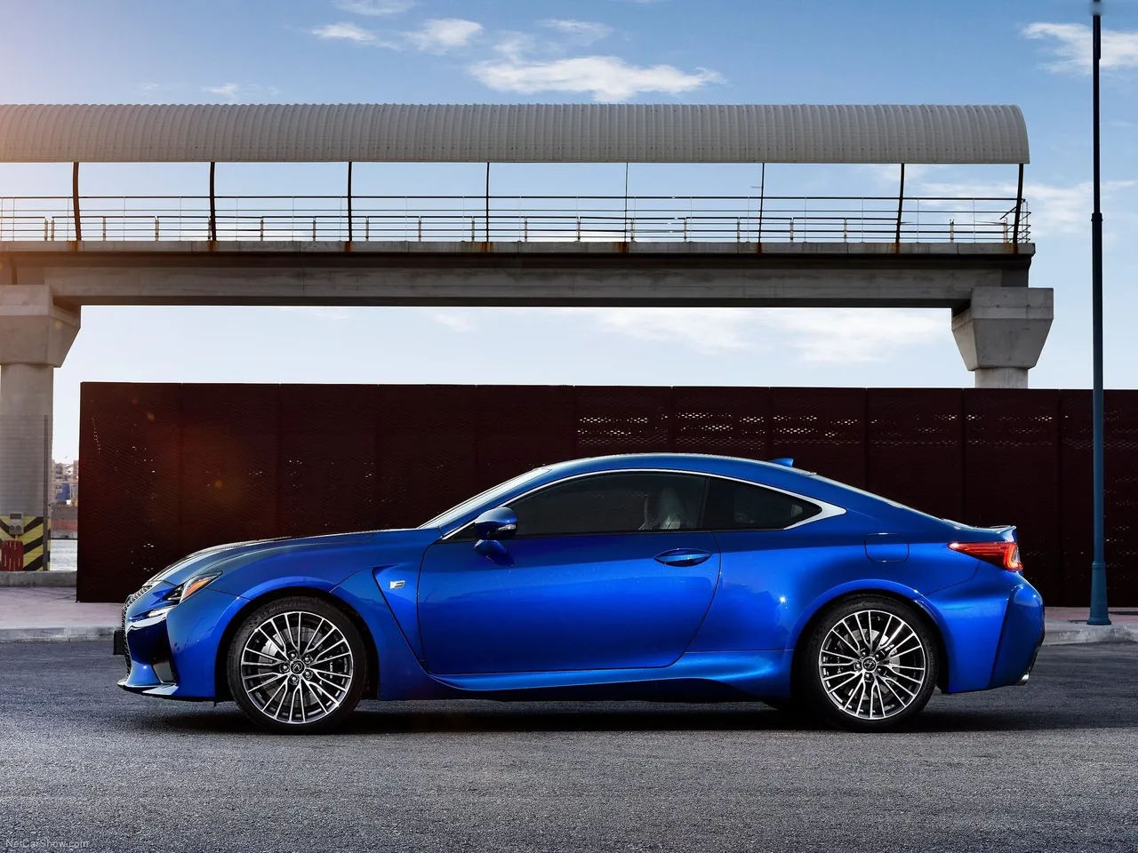 Lexus RC F (2015) – boční profil