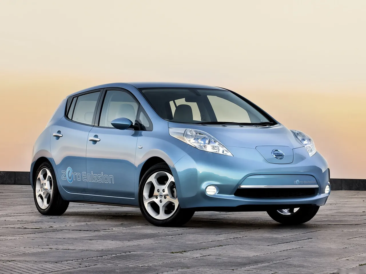 Nissan LEAF (2011)
