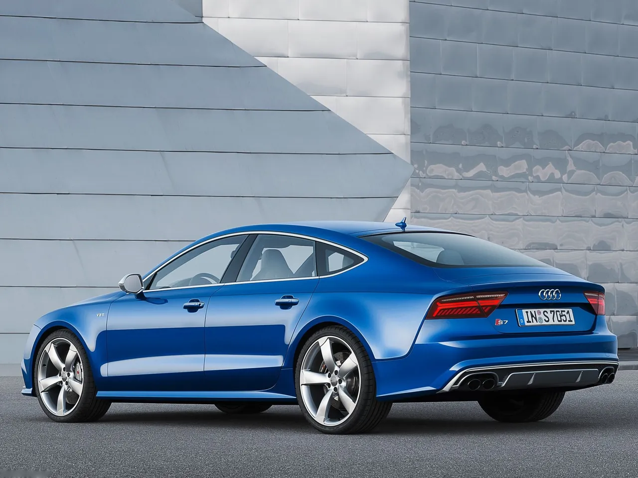 Audi S7 Sportback (2015) – zadní tříčtvrteční pohled