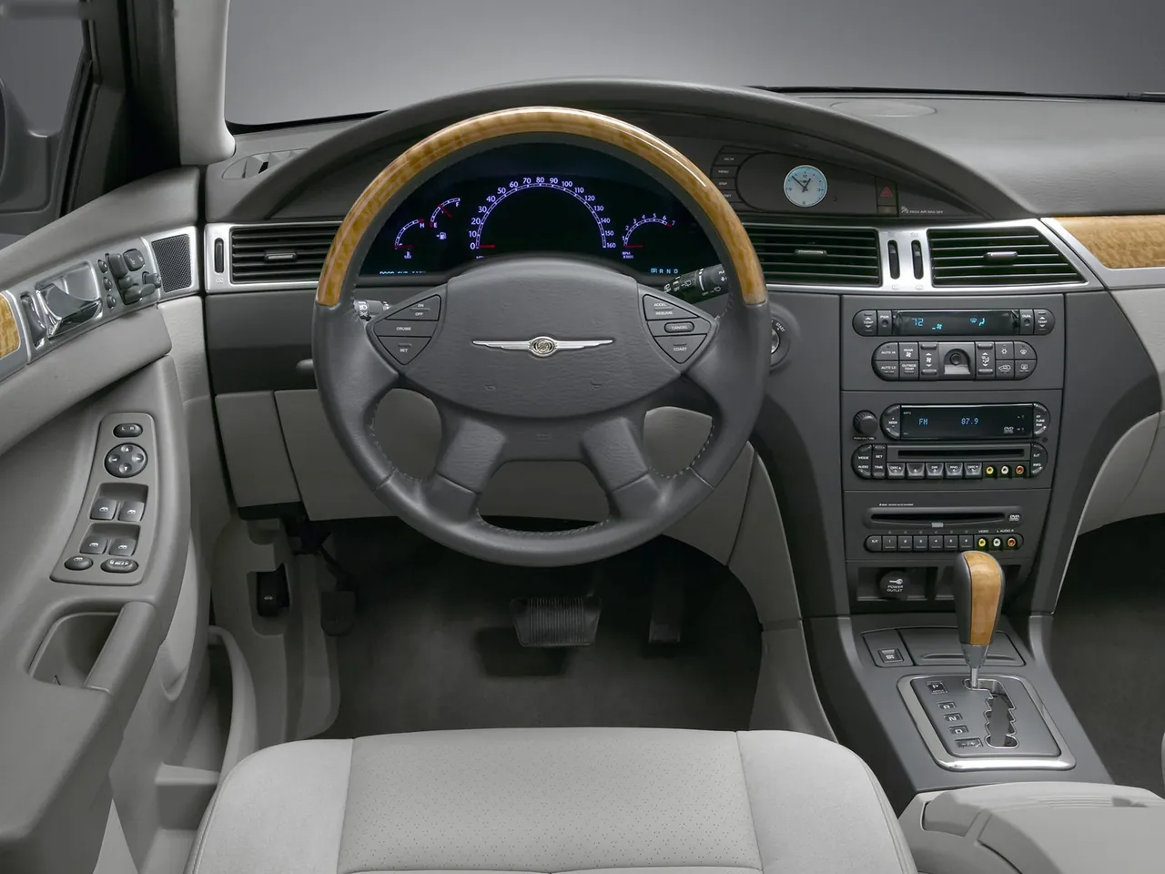 Chrysler Pacifica (2007) – interiér