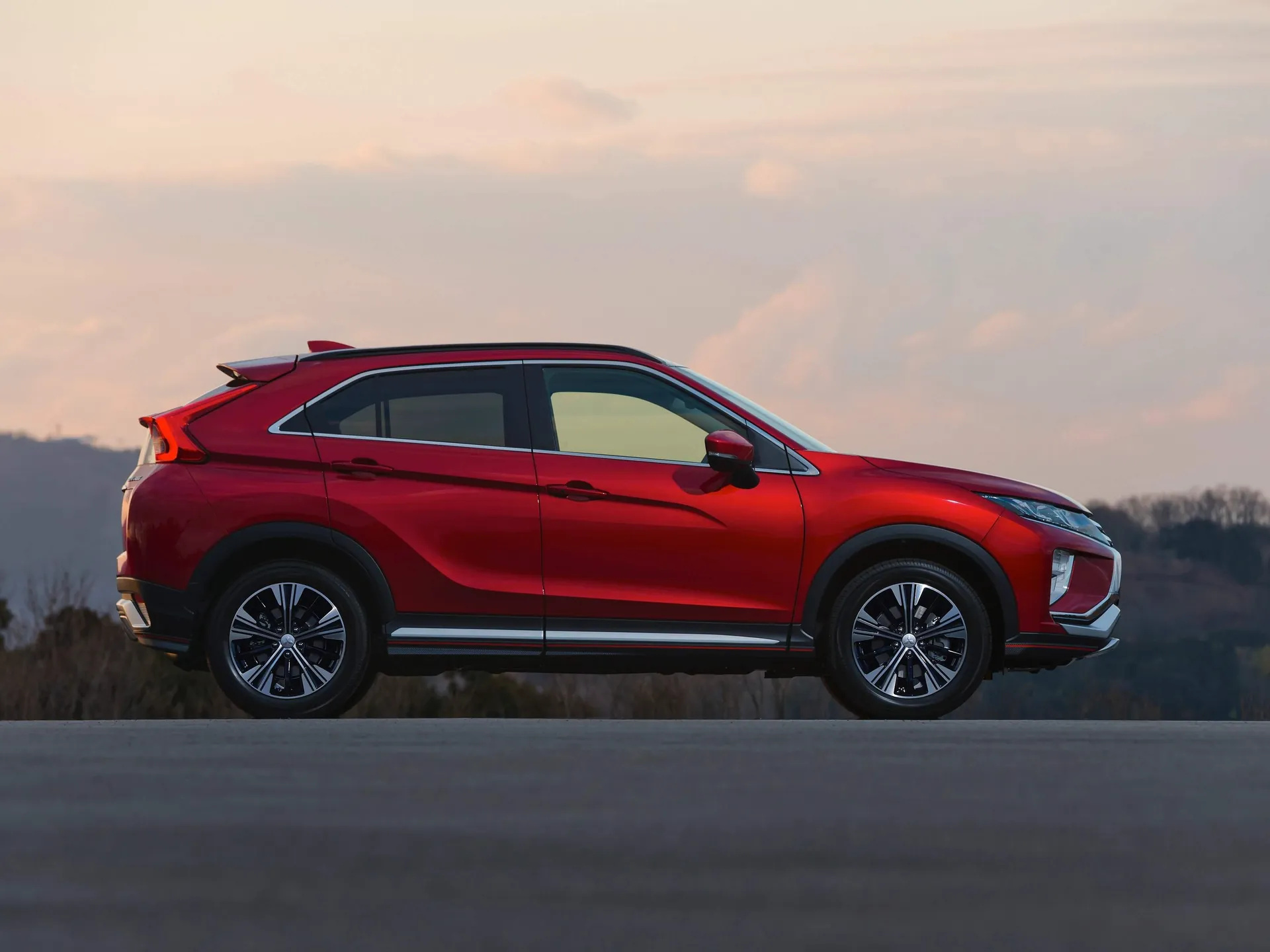 Mitsubishi Eclipse Cross (2018) – boční profil