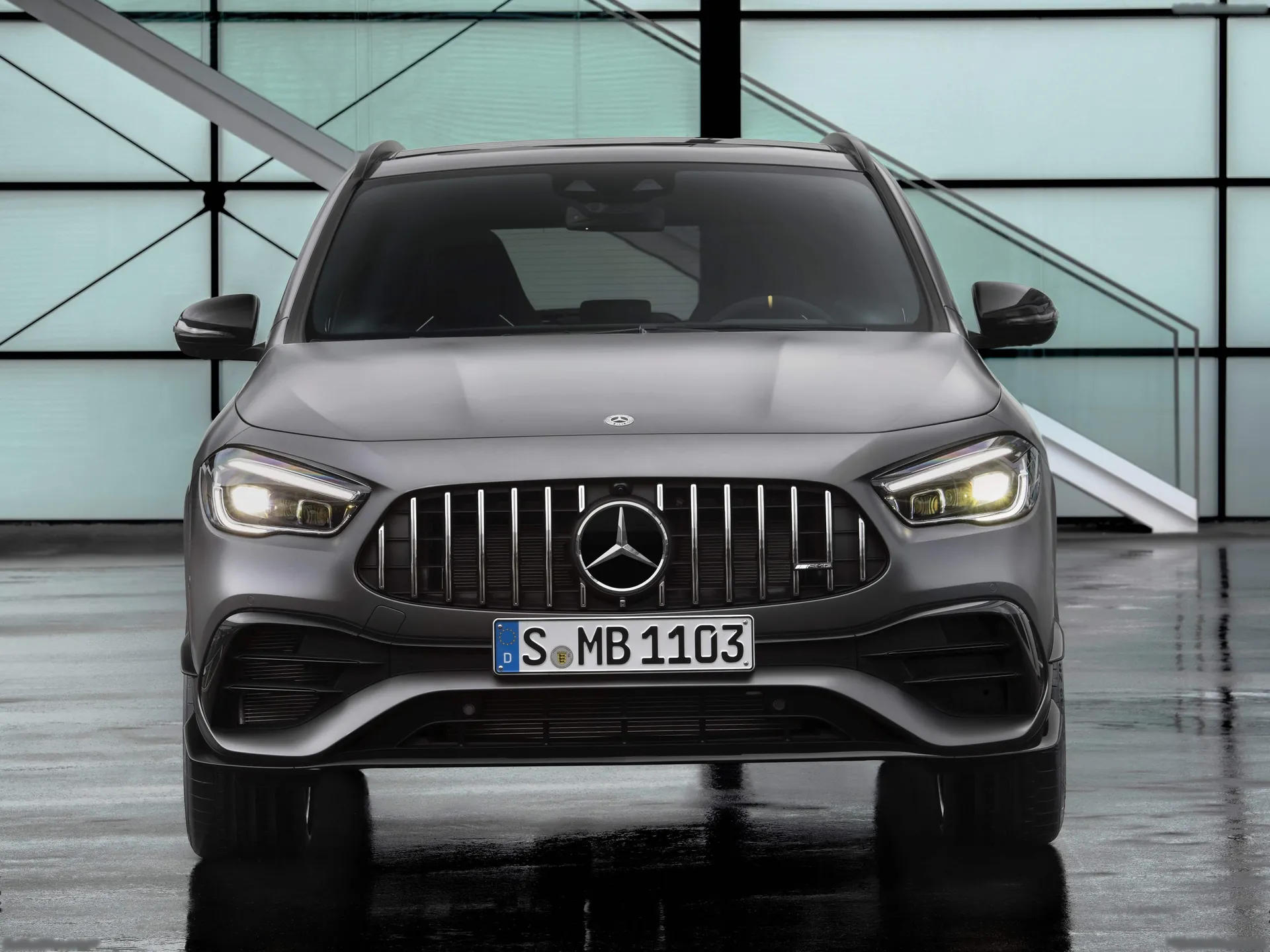 Mercedes-Benz GLA45 S AMG (2021) - Front