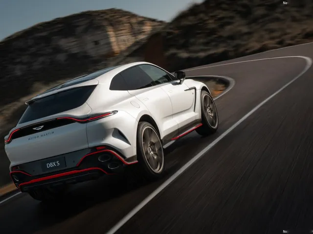Aston Martin DBX S (2026)