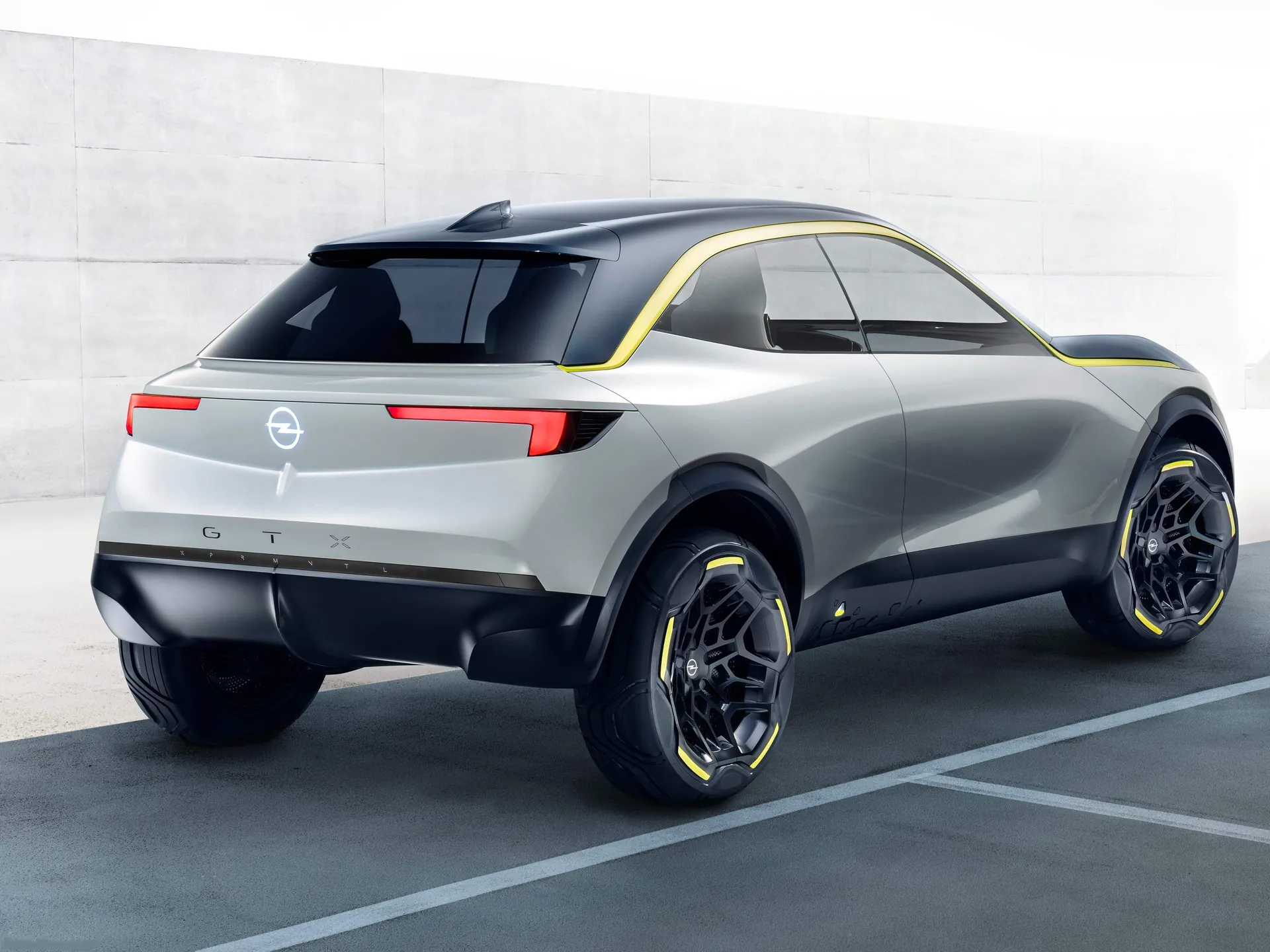 Opel GT X Experimental Concept (2018) – zadní tříčtvrteční pohled