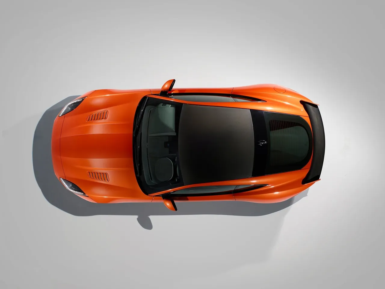 Jaguar F-Type SVR Coupe (2017) – pohled shora