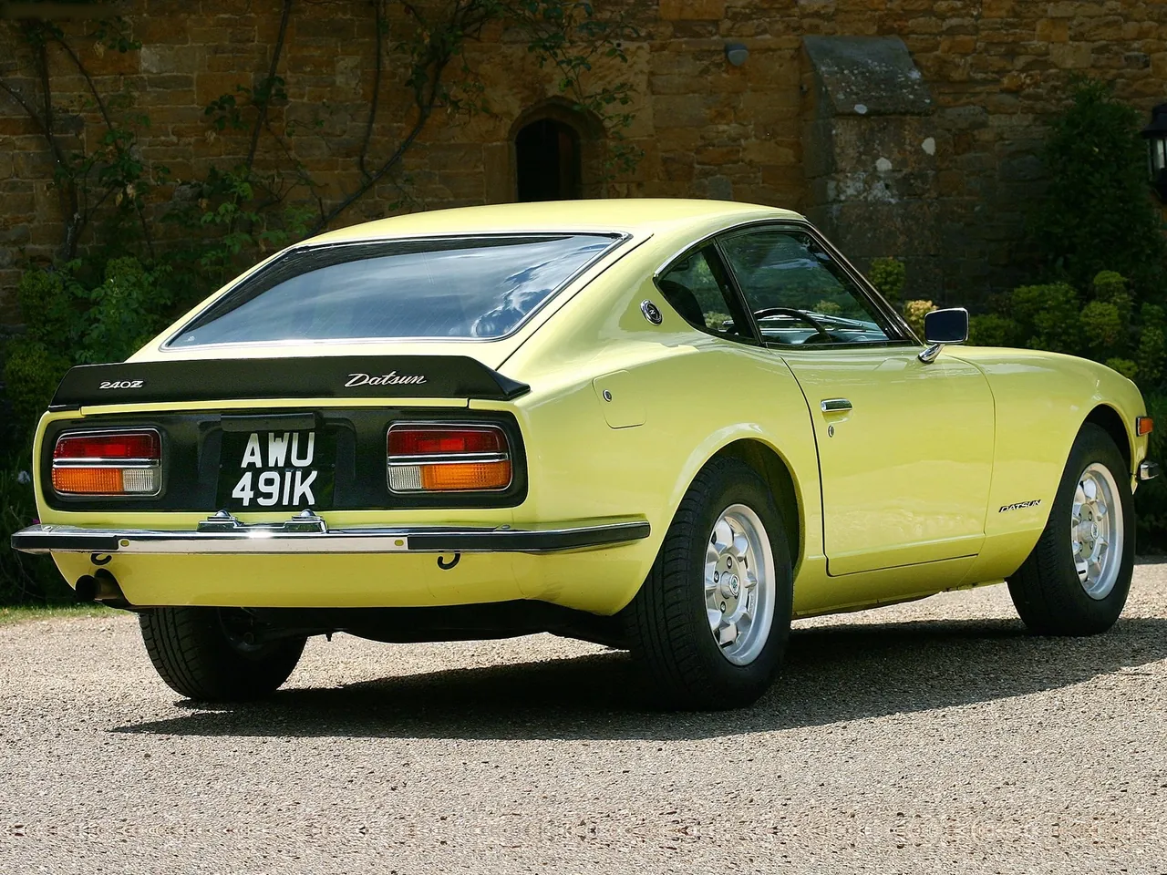 Nissan 240Z (1970) – zadní tříčtvrteční pohled