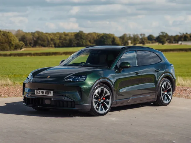 Porsche Cayenne S Electric [UK] (2027)
