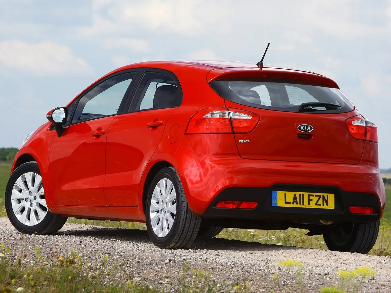 Kia Rio (2012) – zadní tříčtvrteční pohled