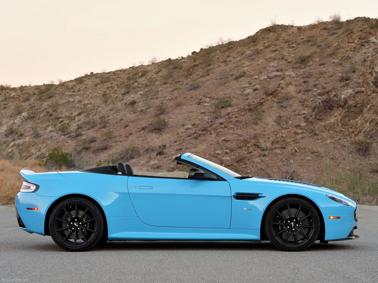 Aston Martin V12 Vantage S Roadster (2015) - Side Profile