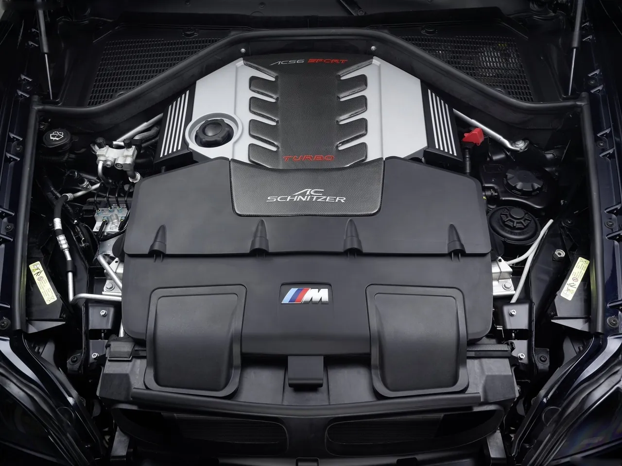 AC Schnitzer BMW X6 M (2010) – motorový prostor