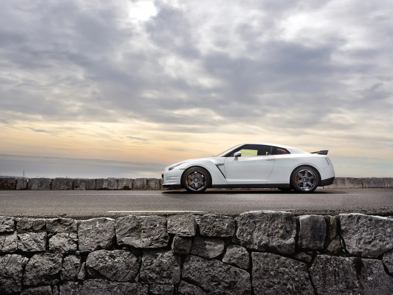 Nissan GT-R Egoist (2011) – boční profil