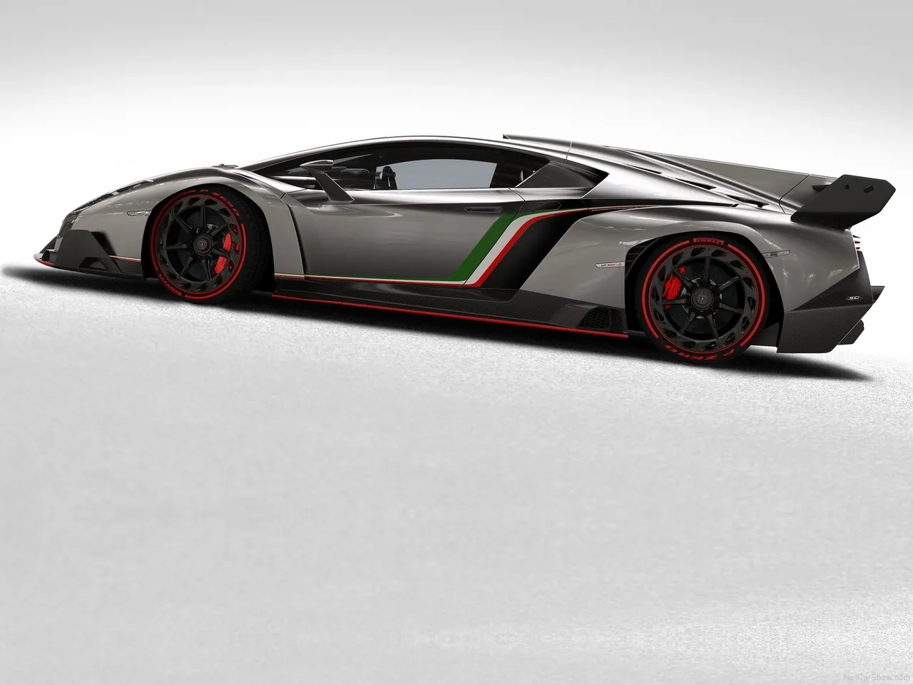 Lamborghini Veneno (2013) – boční profil