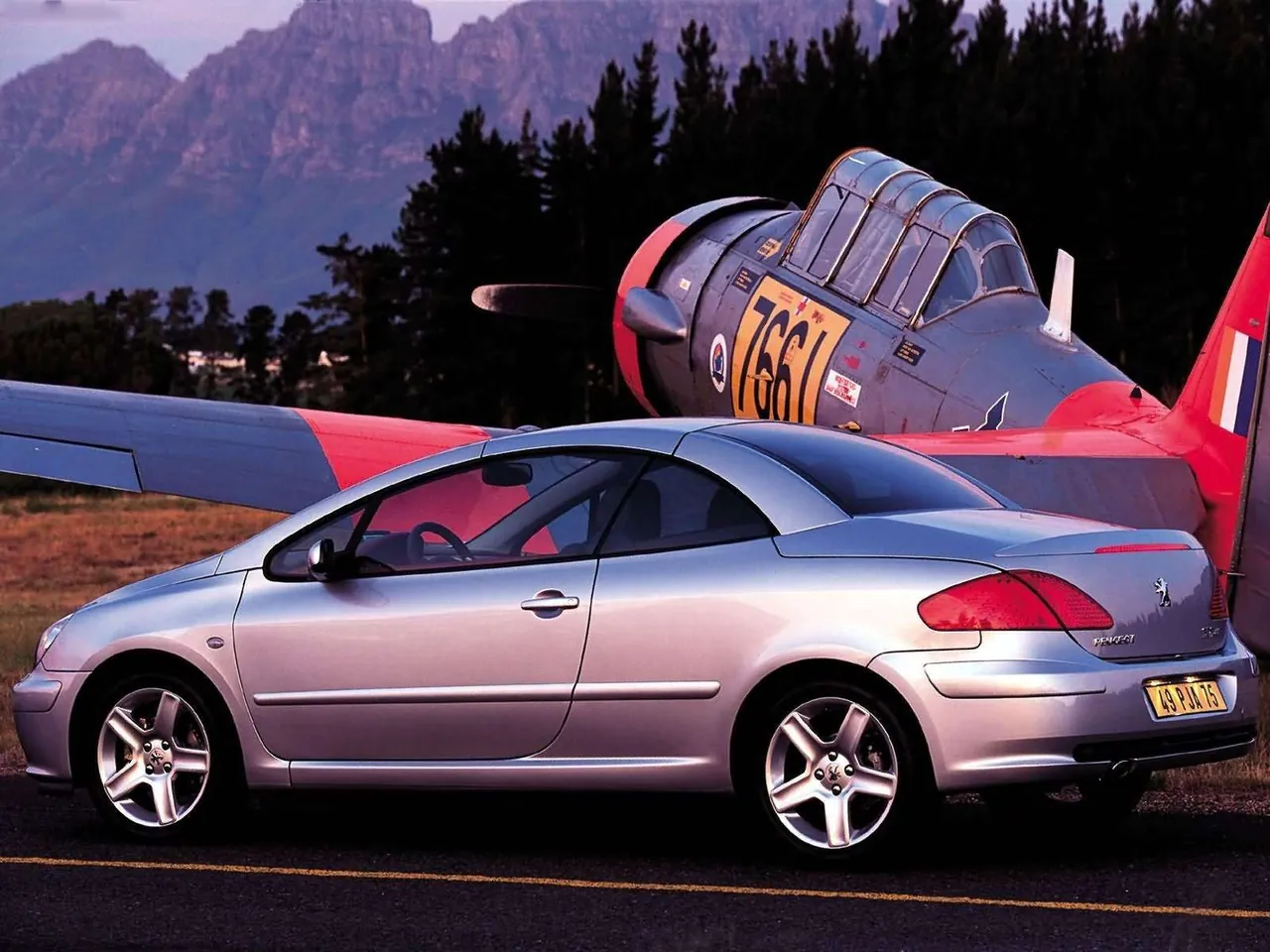 Peugeot 307 CC (2003) – zadní tříčtvrteční pohled