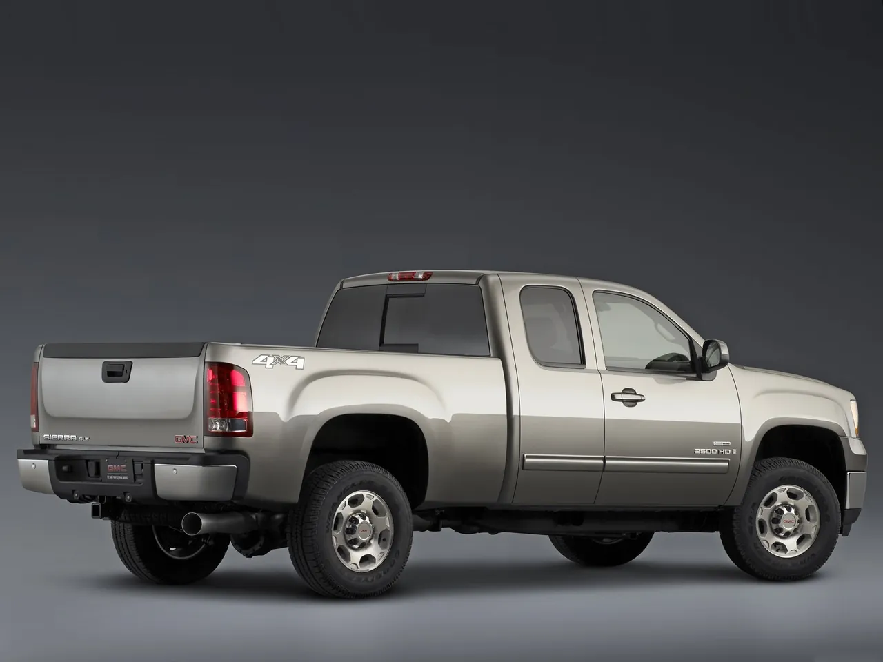 GMC Sierra 2500 HD SLT Extended Cab (2007) – zadní tříčtvrteční pohled