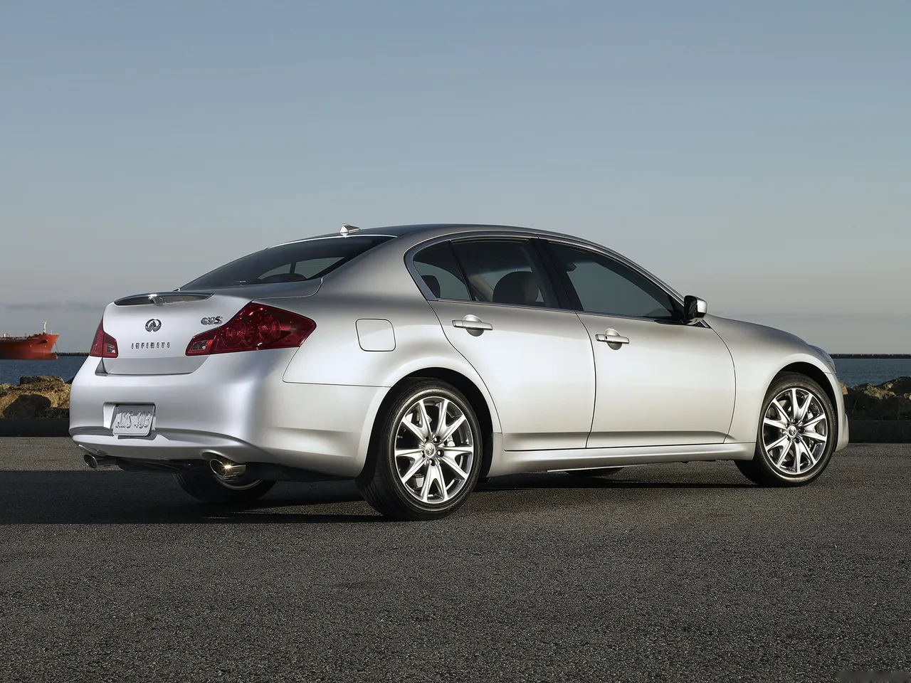 Infiniti G37 Sedan (2010) – zadní tříčtvrteční pohled