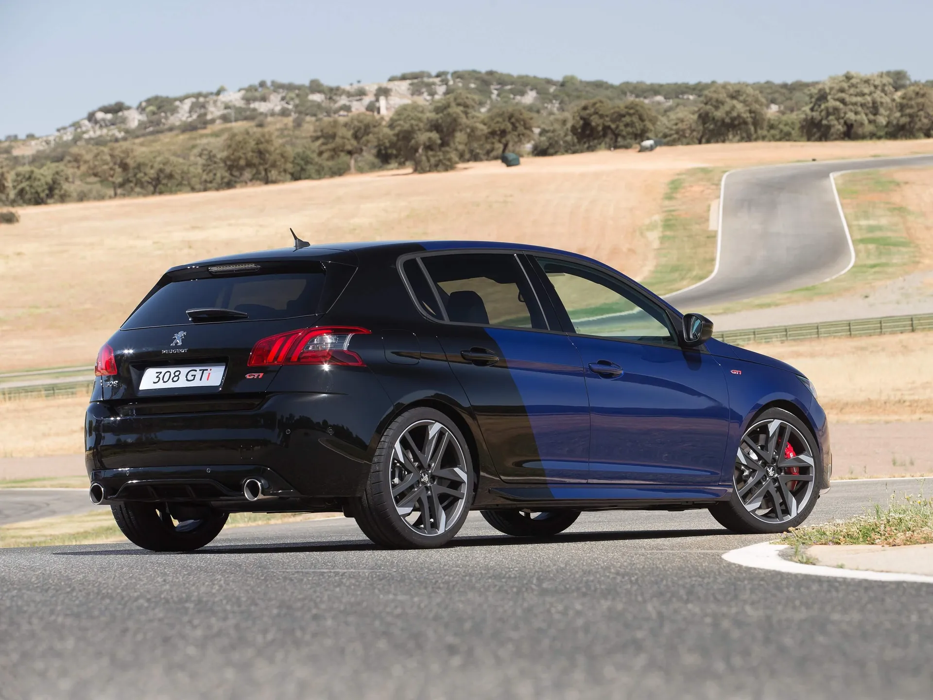 Peugeot 308 GTi (2018) – zadní tříčtvrteční pohled