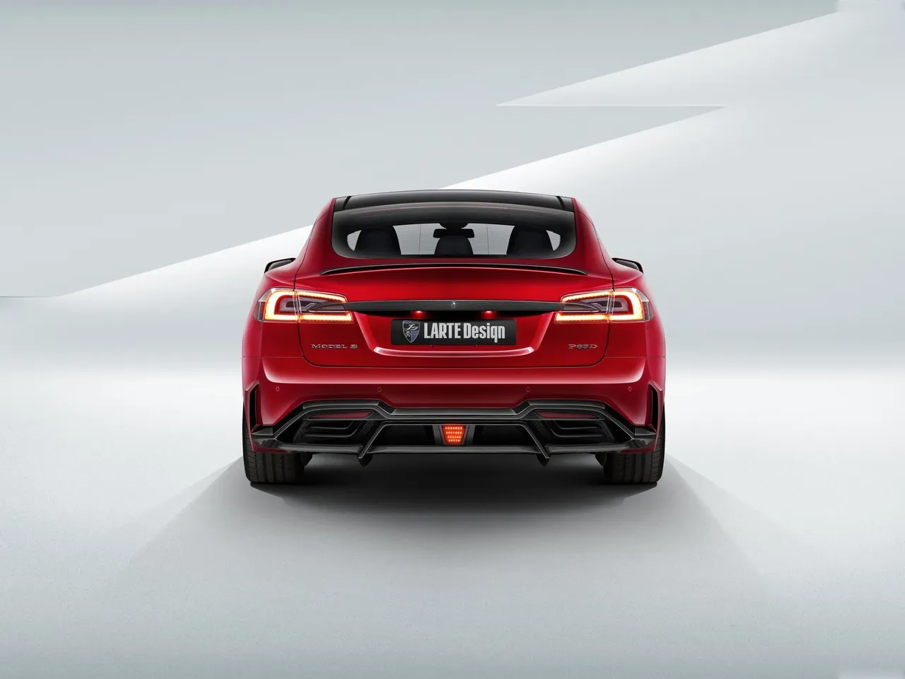 Larte Tesla Model S Elizabeta (2015) – zezadu