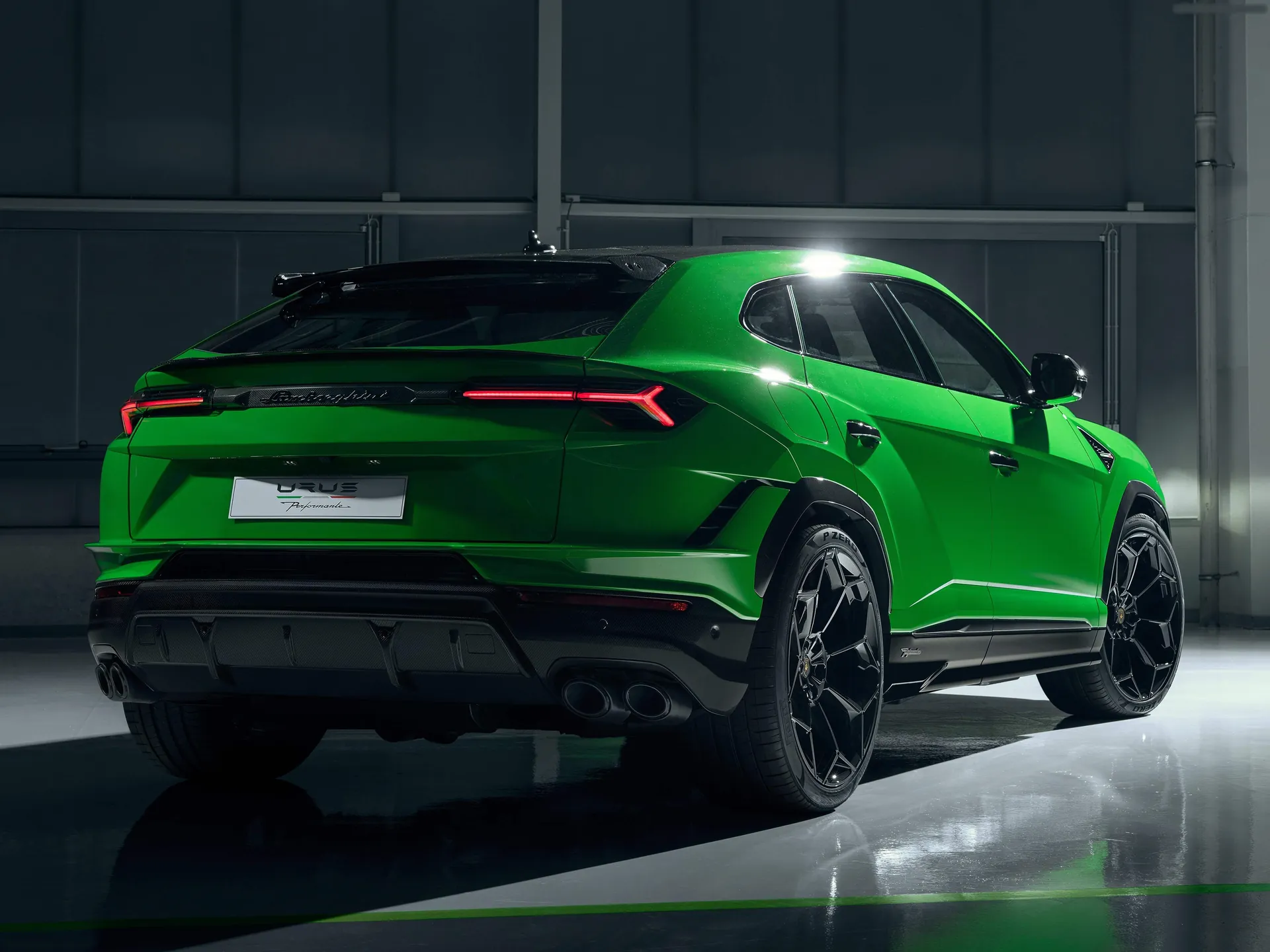 Lamborghini Urus Performante (2023) – zadní tříčtvrteční pohled