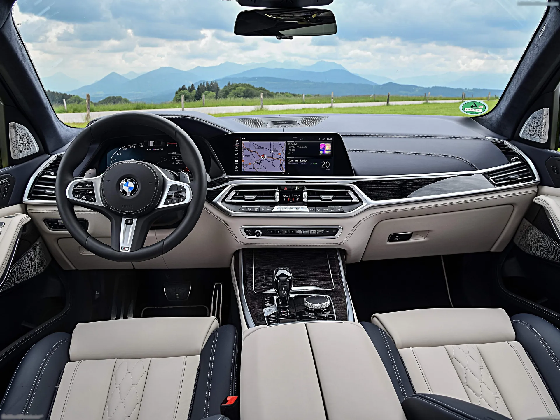 BMW X7 M50i (2020) – interiér