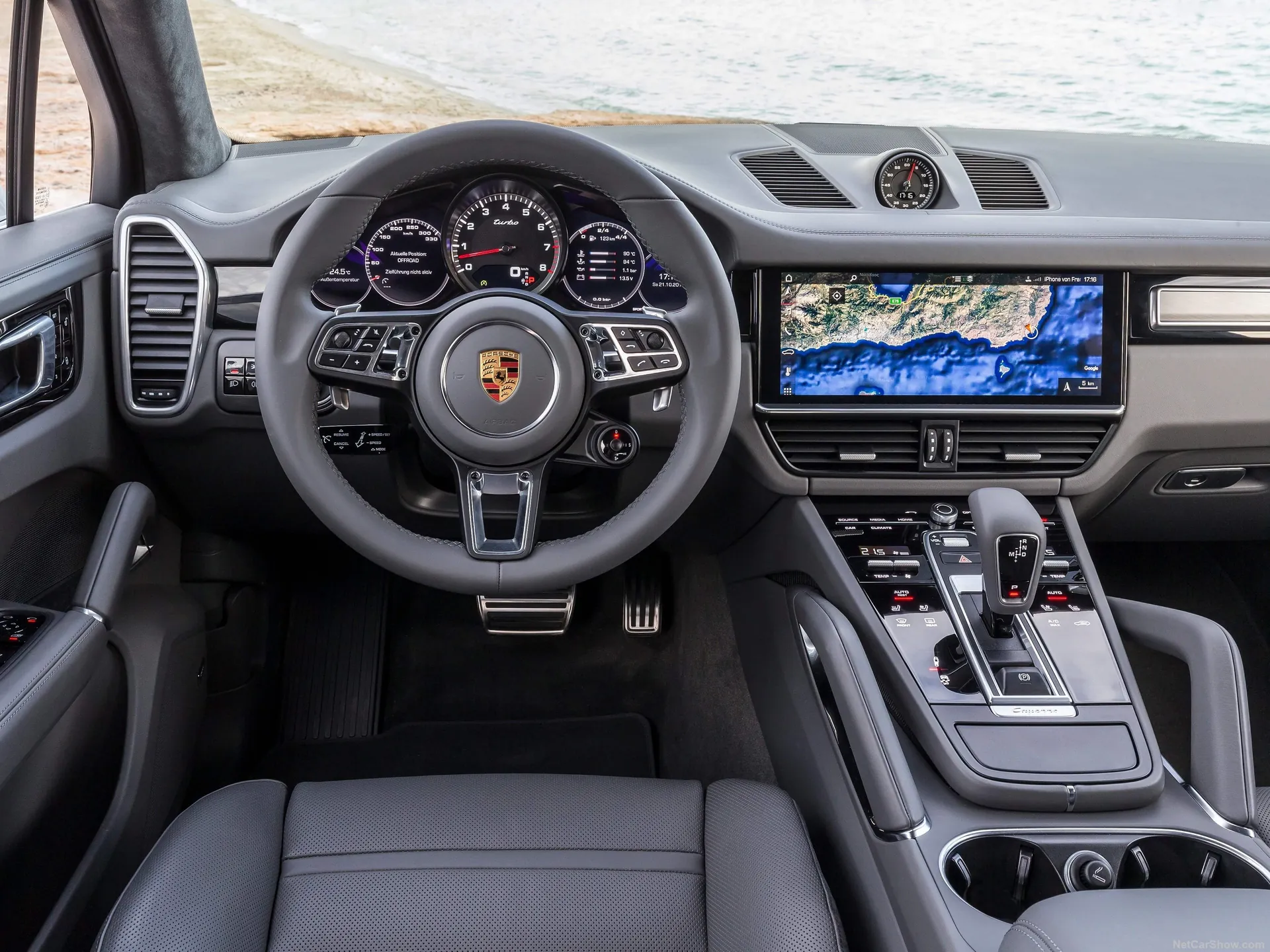 Porsche Cayenne Turbo (2018) – interiér