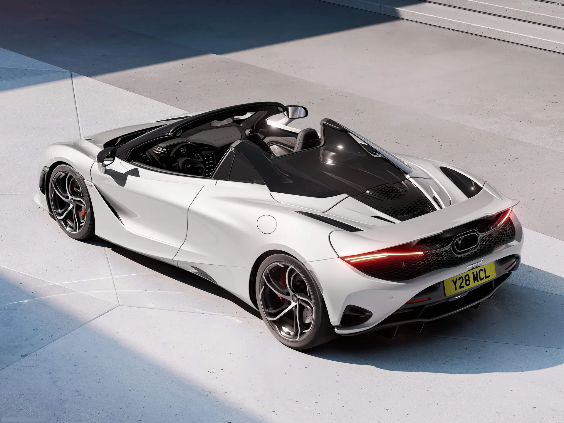 McLaren 750S Spider (2024) – zadní tříčtvrteční pohled
