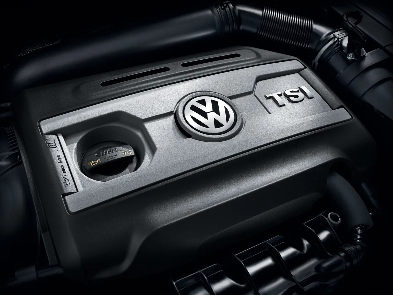 Volkswagen Golf GTI [US] (2010) – motorový prostor