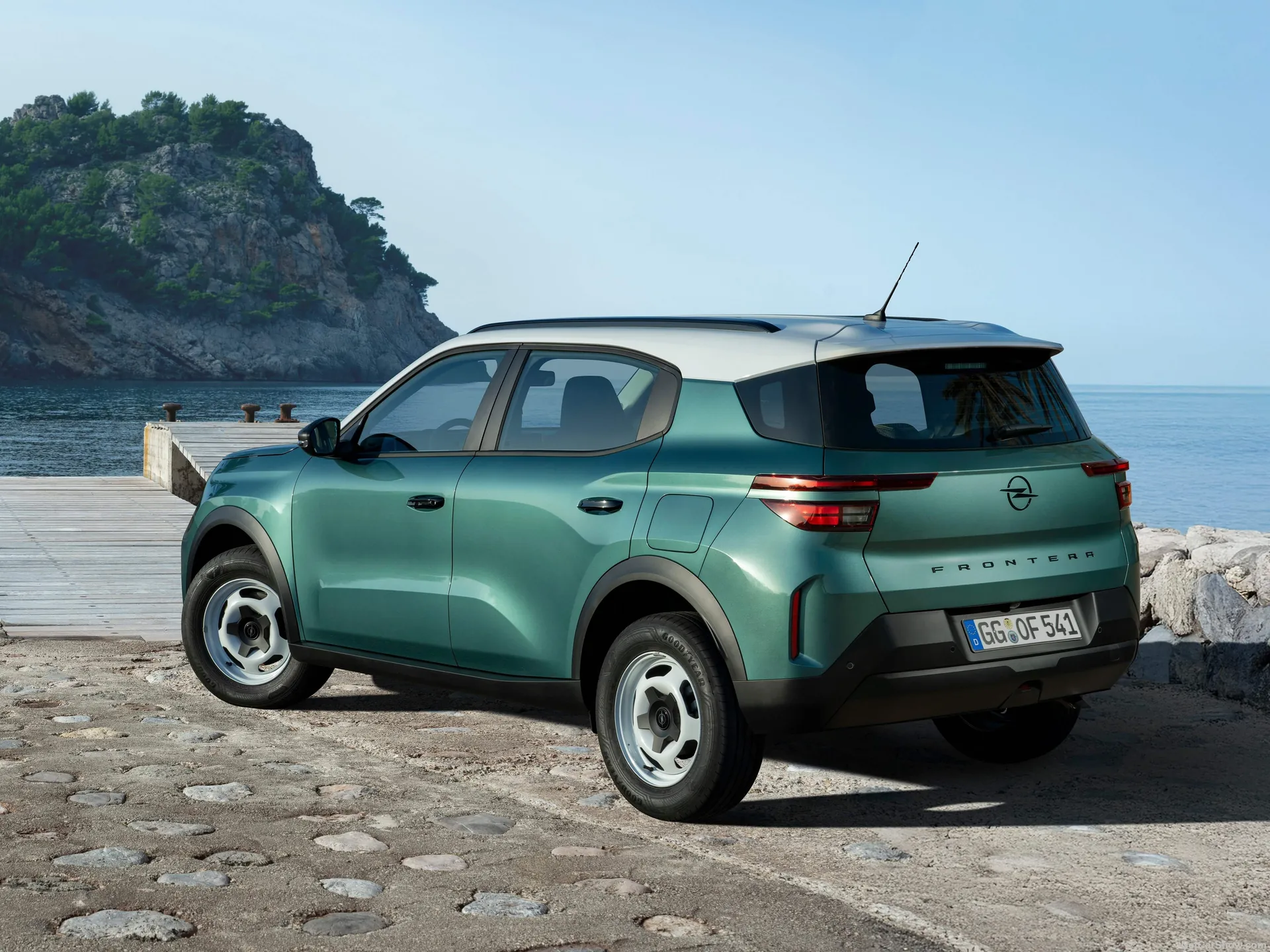 Opel Frontera Hybrid (2025) – zadní tříčtvrteční pohled